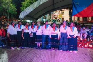 Mujeres representativas de la comunidad Muisca reunidas para rememorar la importancia del papel de la mujer indígena.